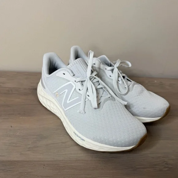 New Balance NWOT Arishi V4 Running Shoes Light Gray and White Size 9.5 - Picture 4 of 10